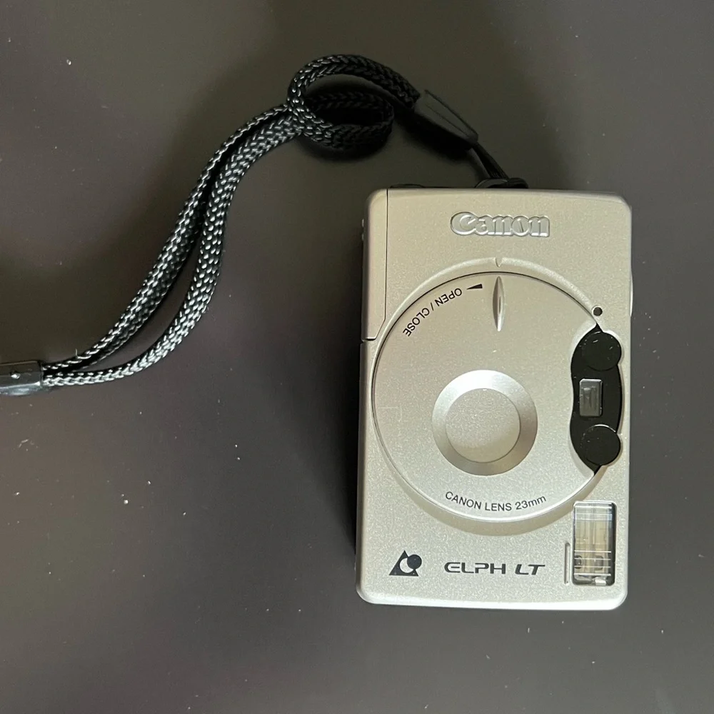 Canon ELPH LT in Sleek Silver